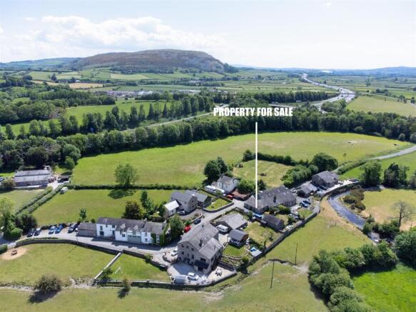 5 bed property, in Crooklands, £550,000