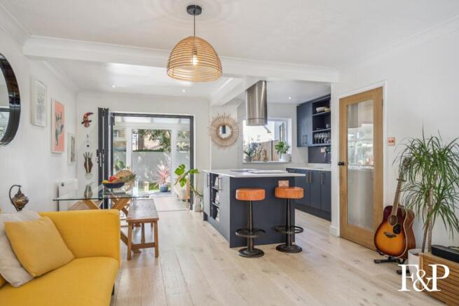 3 bed property, in Sheepcote Road, £480,000