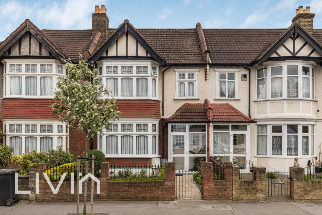 4 bed property, in Ederline Avenue, £675,000