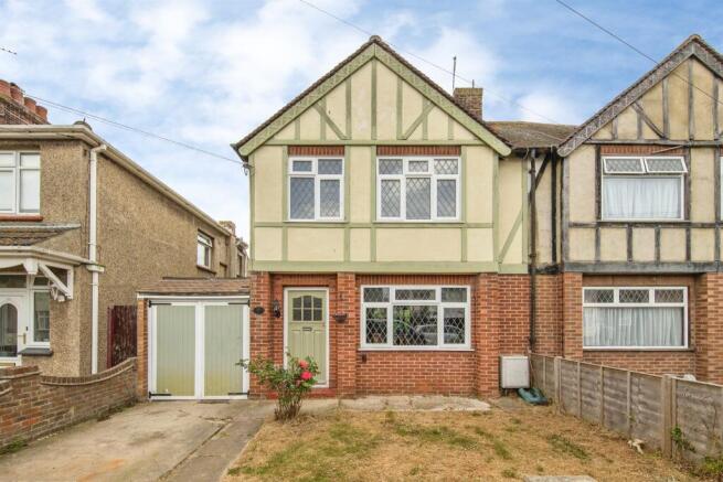 3 bed property, in Astley Road, £250,000