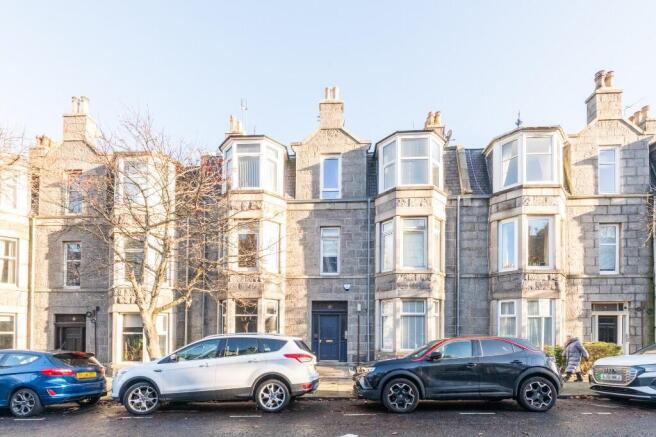1 bed property, in Great Western Place, £77,000