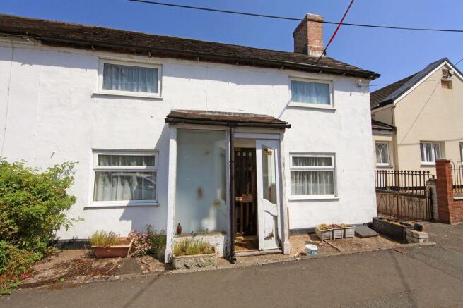 2 bed property, in Beveley Road, £200,000