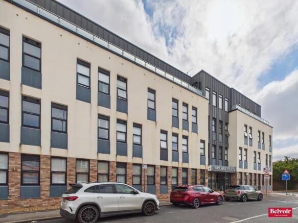 2 bed property, in Baddow Road, £275,000