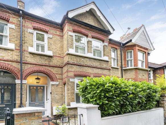 4 bed property, in Station Road, £915,000
