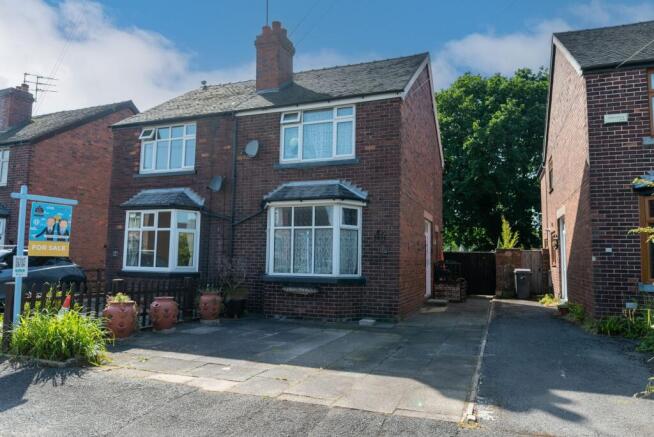 2 bed property, in Doreen Avenue, £220,000