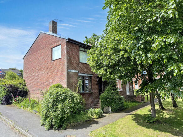 3 bed property, in Watson Close, £59,999