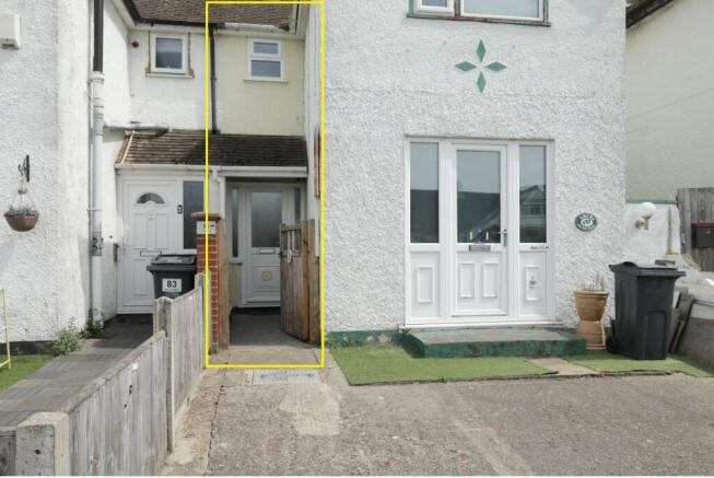 2 bed property, in Sea Street, £275,000
