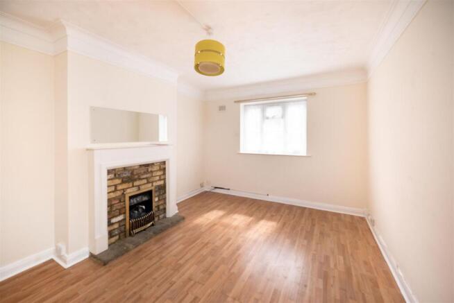 2 bed property, in Dorchester Court, £325,000