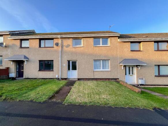 2 bed property, in Highcliffe, £110,000