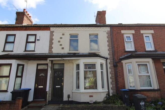 2 bed property, in Victoria Street, £165,000