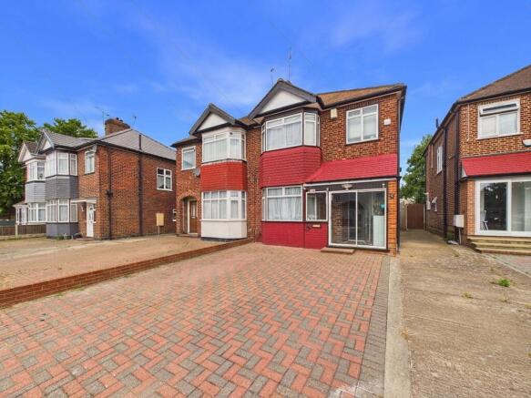 3 bed property, in Torrington Drive, £550,000