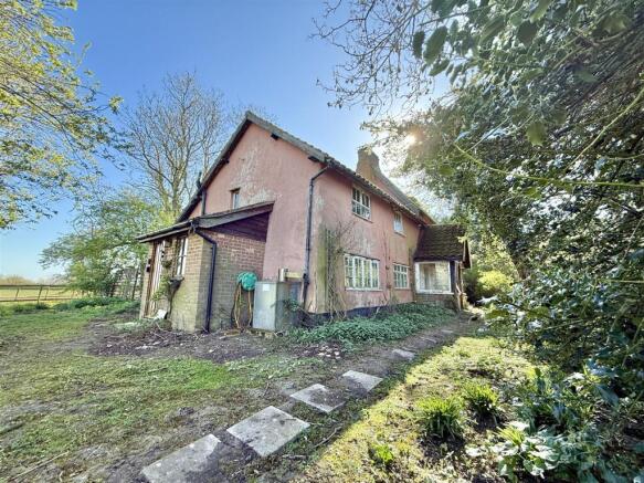 3 bed property, in Wacton, £160,000