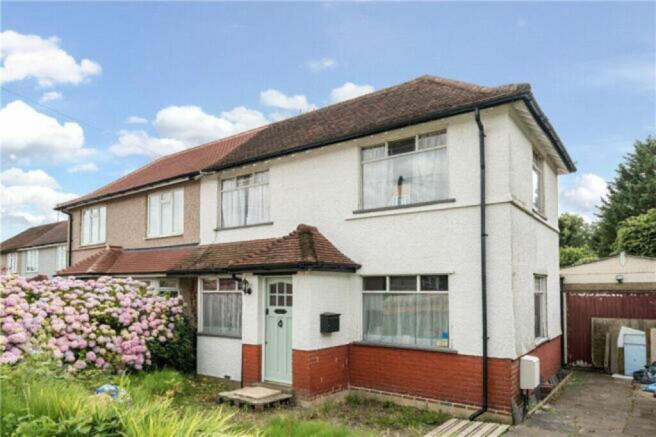 3 bed property, in Brookshill Avenue, £575,000
