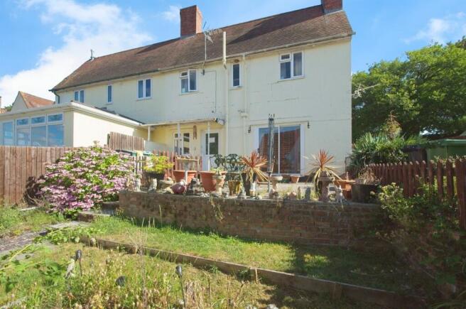 3 bed property, in Offas Close, £160,000