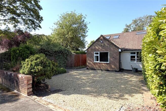 4 bed property, in Pierrefondes Avenue, £550,000