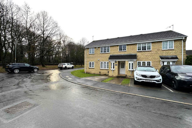 2 bed property, in 33 Oakdene Vale, £110,000