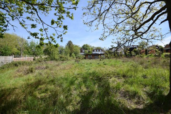 4 bed property, in Wrecclesham Hill, £800,000