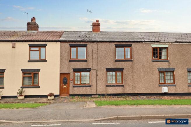 2 bed property, in Bulkington Road, £195,000