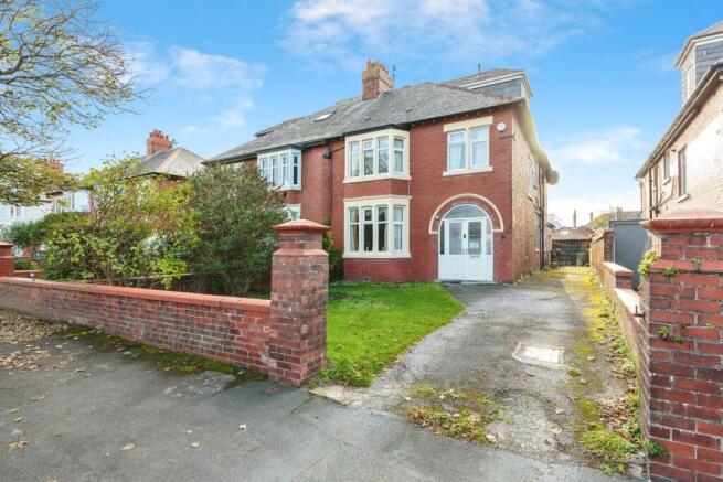 5 bed property, in Grange Road, £370,000