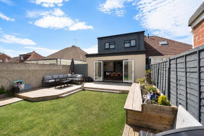 3 bed property, in Benham Grove, £375,000