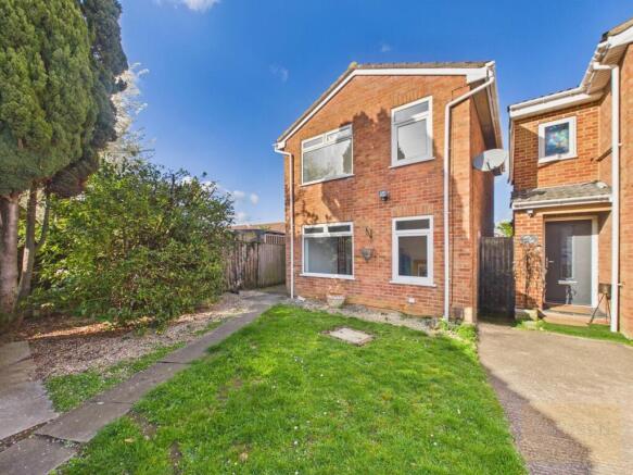 3 bed property, in Dane Close, £305,000