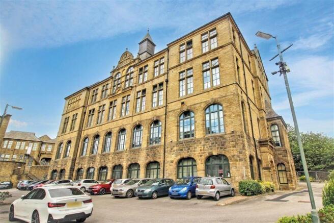 3 bed property, in Byron Street, £79,000