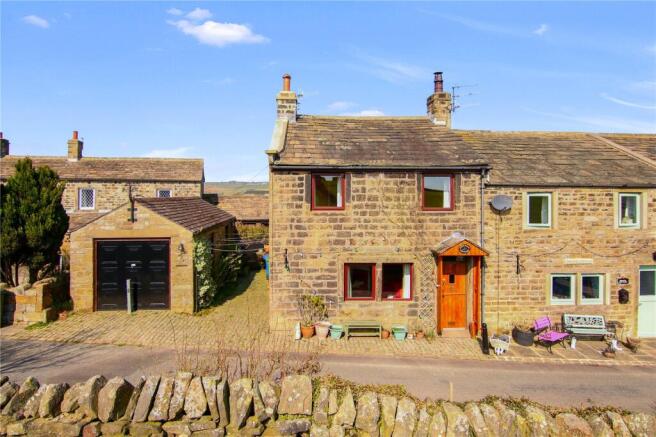 2 bed property, in Park Lane, £230,000