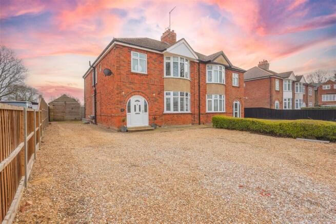 4 bed property, in Park Road, £349,995
