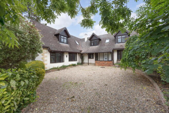 4 bed property, in Fulney Close, £700,000