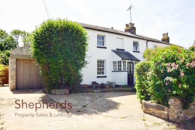 4 bed property, in Churchfield Path, £775,000