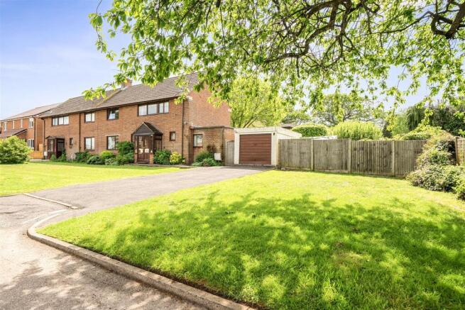 3 bed property, in Wyvern Road, £375,000