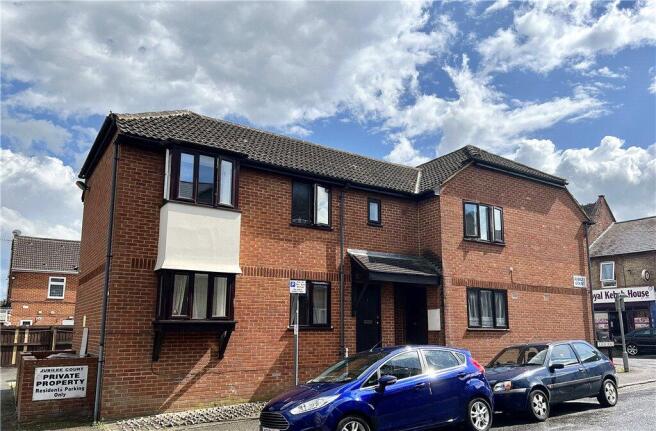 1 bed property, in Jubilee Road, £135,000