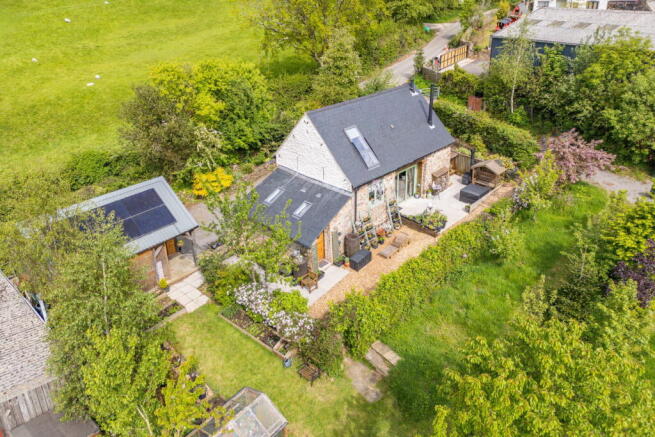 2 bed property, in Hayfield Barn, £525,000