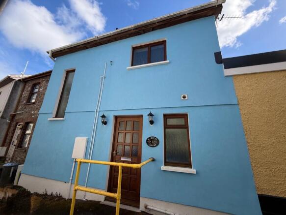 2 bed property, in Cubitts Court, £154,999