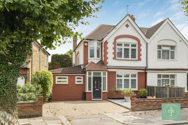 3 bed property, in Wellington Road, £775,000