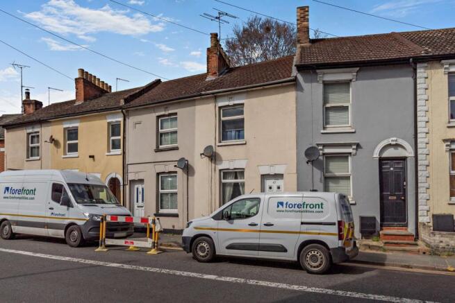 2 bed property, in Maldon Road, £200,000