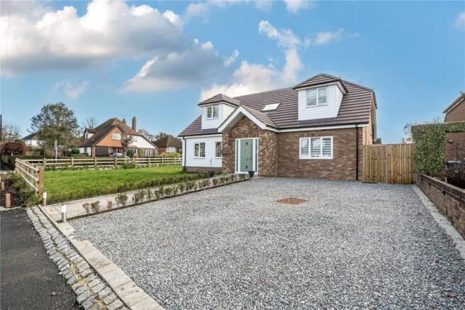 5 bed property, in Pear Tree Lane, £900,000