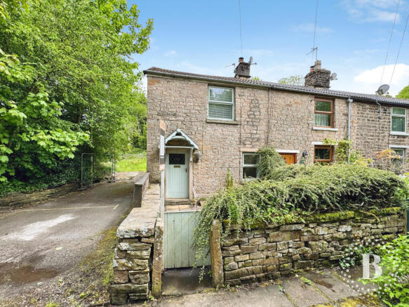 2 bed property, in Clough Street, £125,000