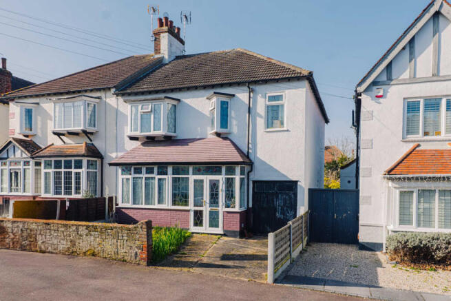4 bed property, in Walker Drive, £550,000