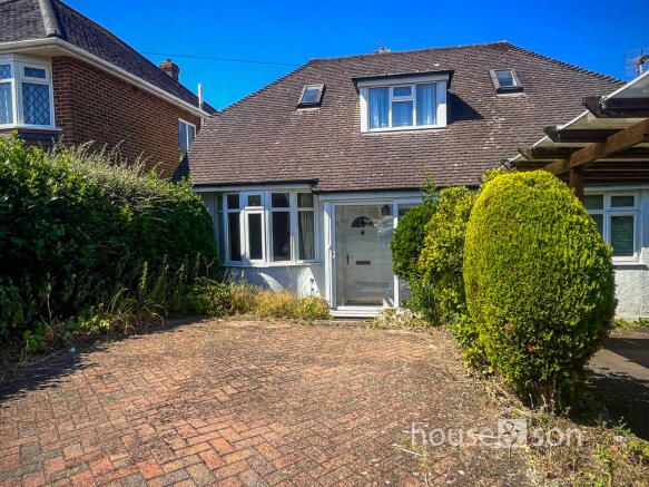 3 bed property, in Hill View Road, £400,000