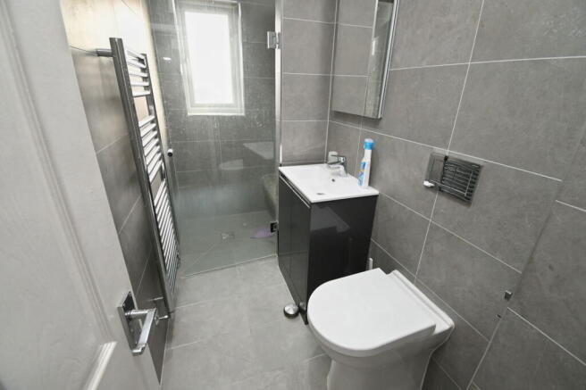 3 bed property, in West Avenue, £140,000