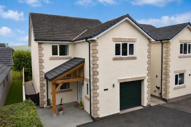 4 bed property, in Cerrigydrudion, £350,000