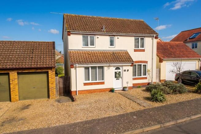3 bed property, in Wild Flower Way, £340,000