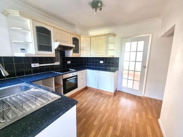 2 bed property, in Devonshire Road, £160,000