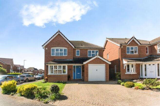 4 bed property, in Columbus Drive, £475,000