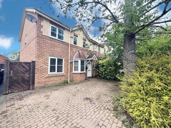3 bed property, in Honey Way, £75,000
