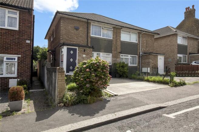 2 bed property, in Carshalton Grove, £270,000