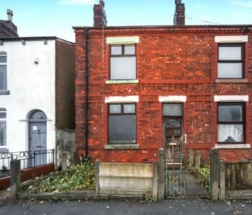 2 bed property, in 52 Victoria Road, £40,000