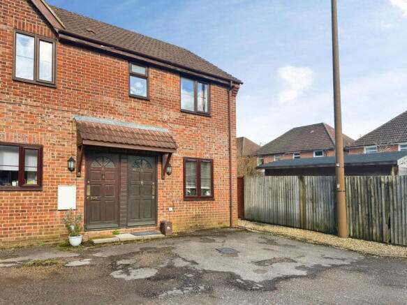 2 bed property, in Percy Road, £250,000