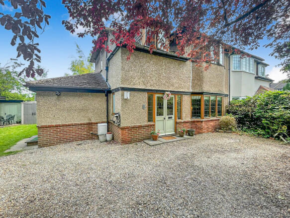 3 bed property, in Wayside Crescent, £525,000